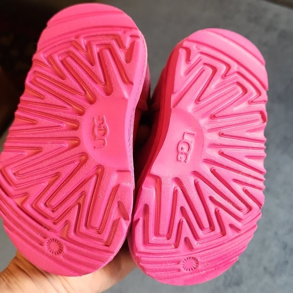 UGG Classic II Pink Bloom Fuchsia Sheepskin Boots Size 6T Toddlers Girls